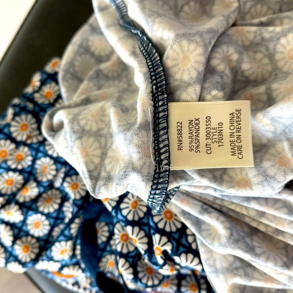 Rayon spandex skirt with pockets like new condition. Lightweight. - Picture 5 of 5